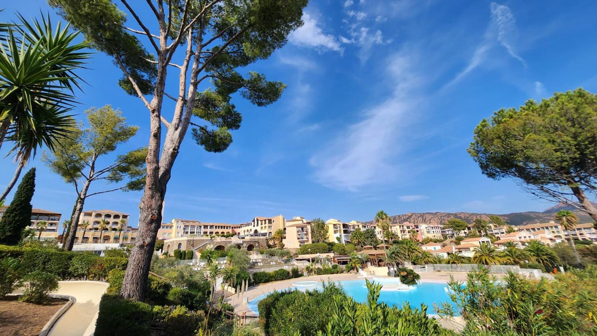 Saint-Raphael- Vue Mer Et Massif De L'Esterel Exterior photo